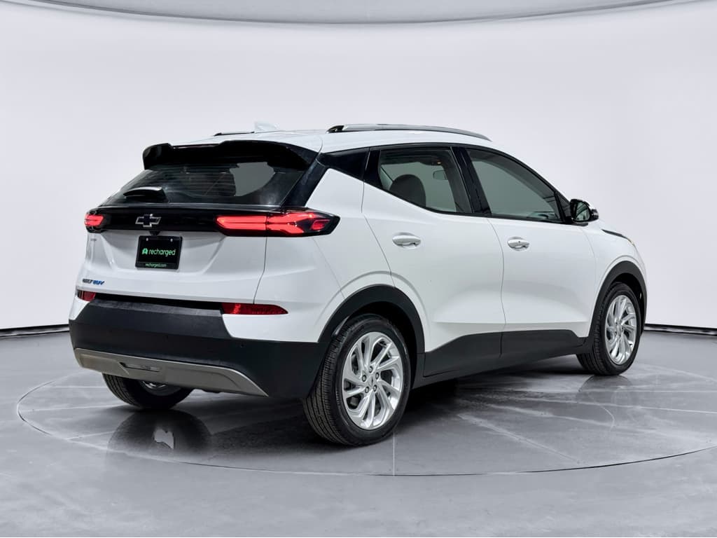 2023 Chevrolet Bolt EUV view 3