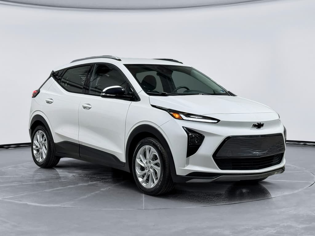 2023 Chevrolet Bolt EUV view 4