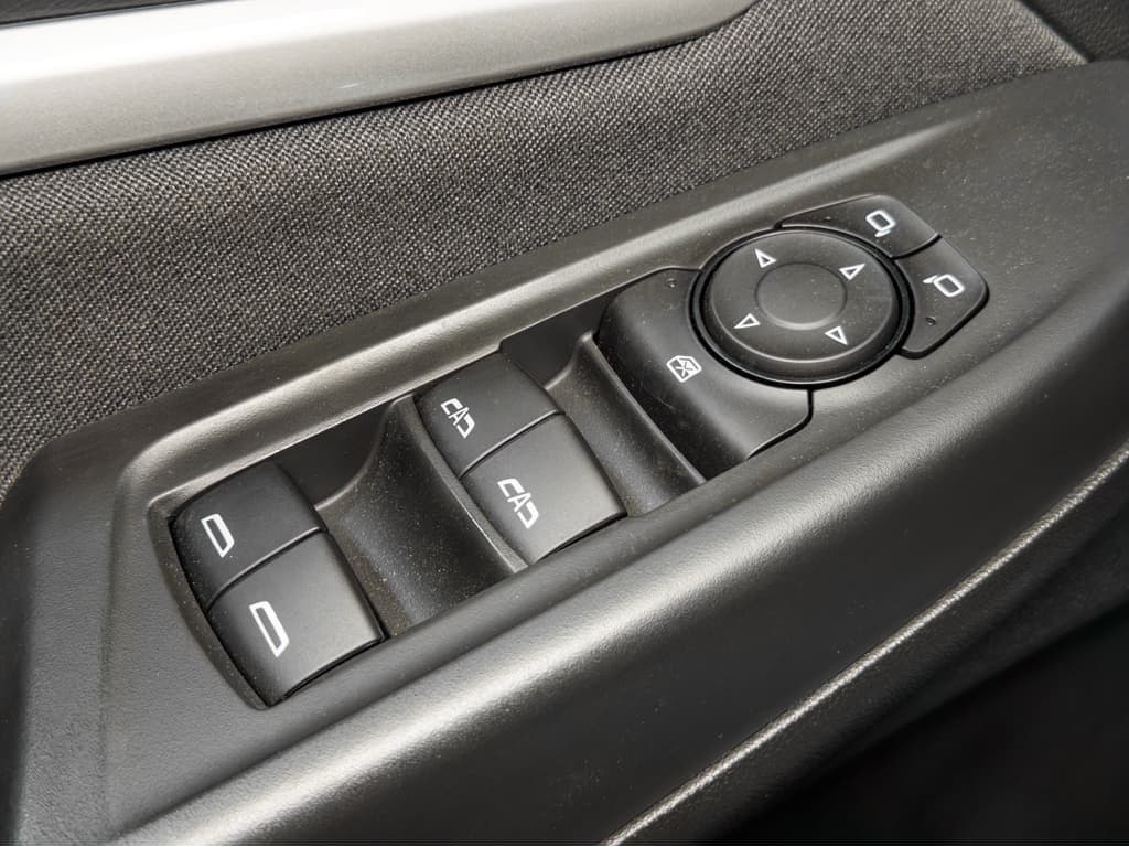 2023 Chevrolet Bolt EUV view 7