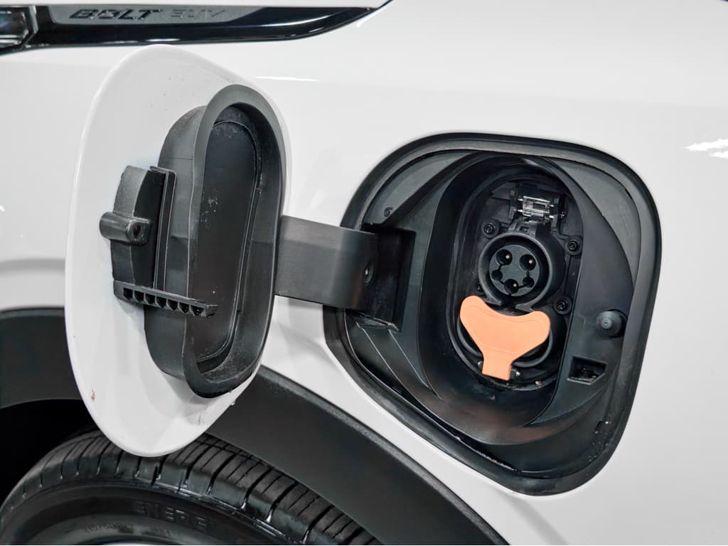 2023 Chevrolet Bolt EUV view 5