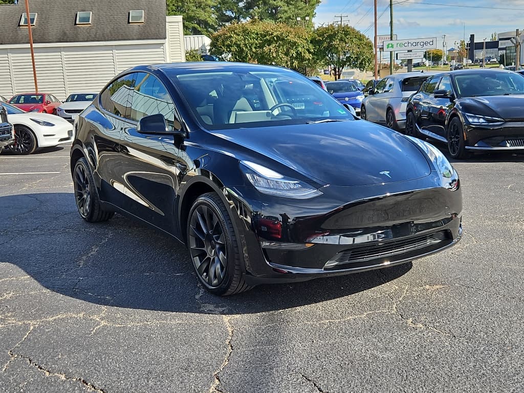 2023 Tesla Model Y view 4