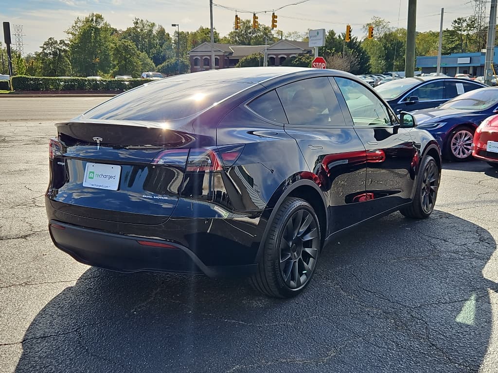 2023 Tesla Model Y view 3