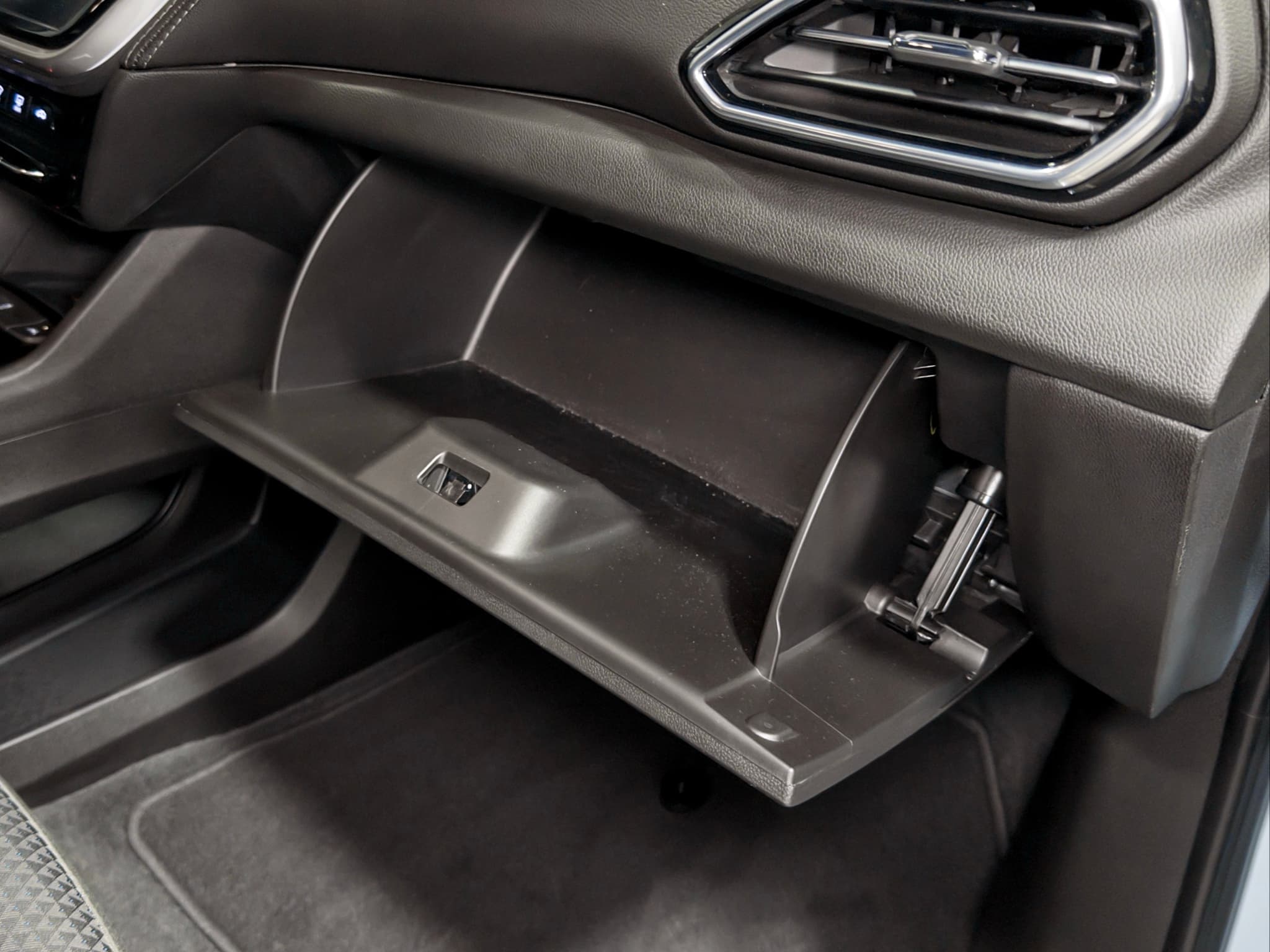 2022 Chevrolet Bolt EUV view 19