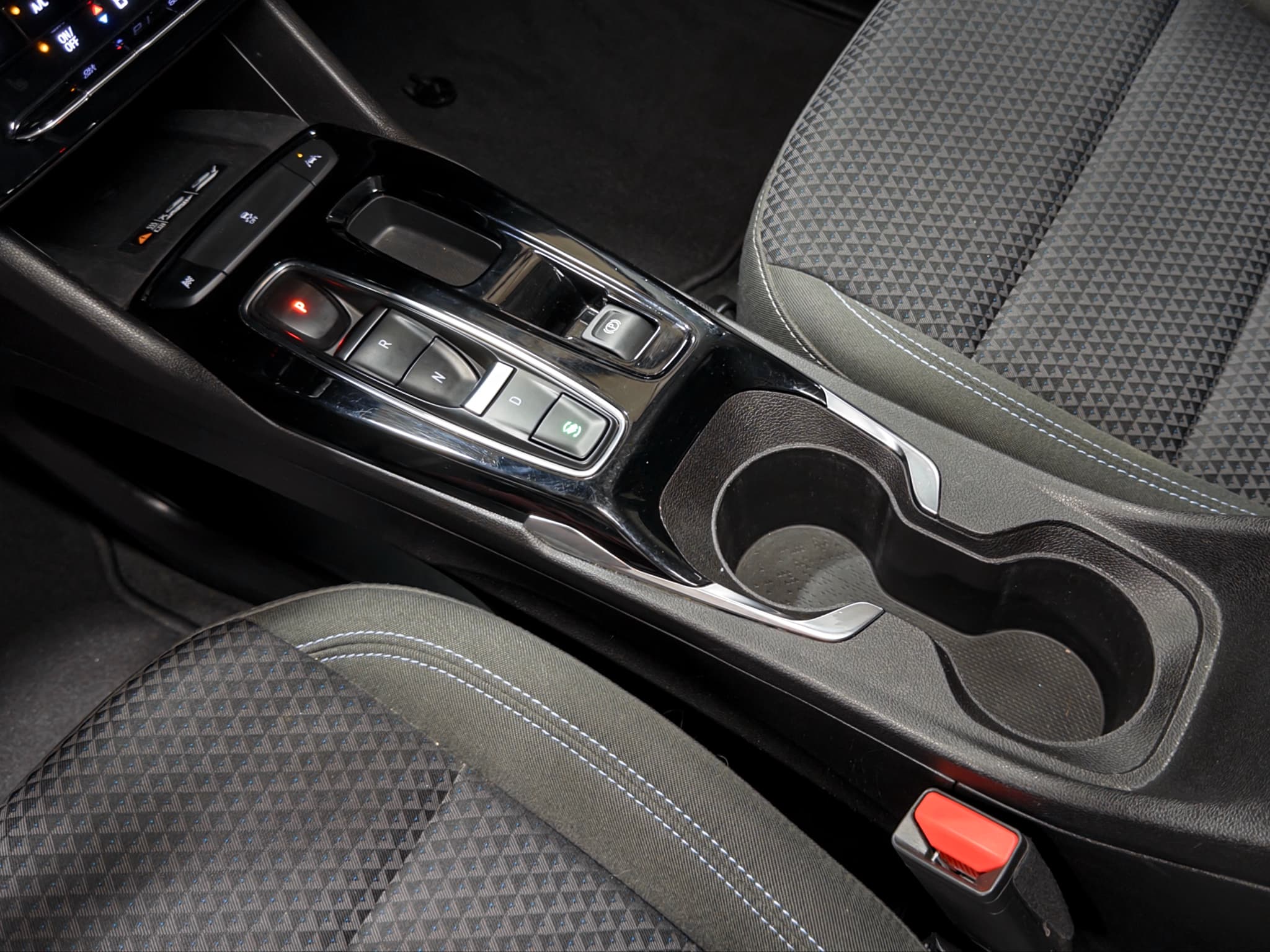 2022 Chevrolet Bolt EUV view 18