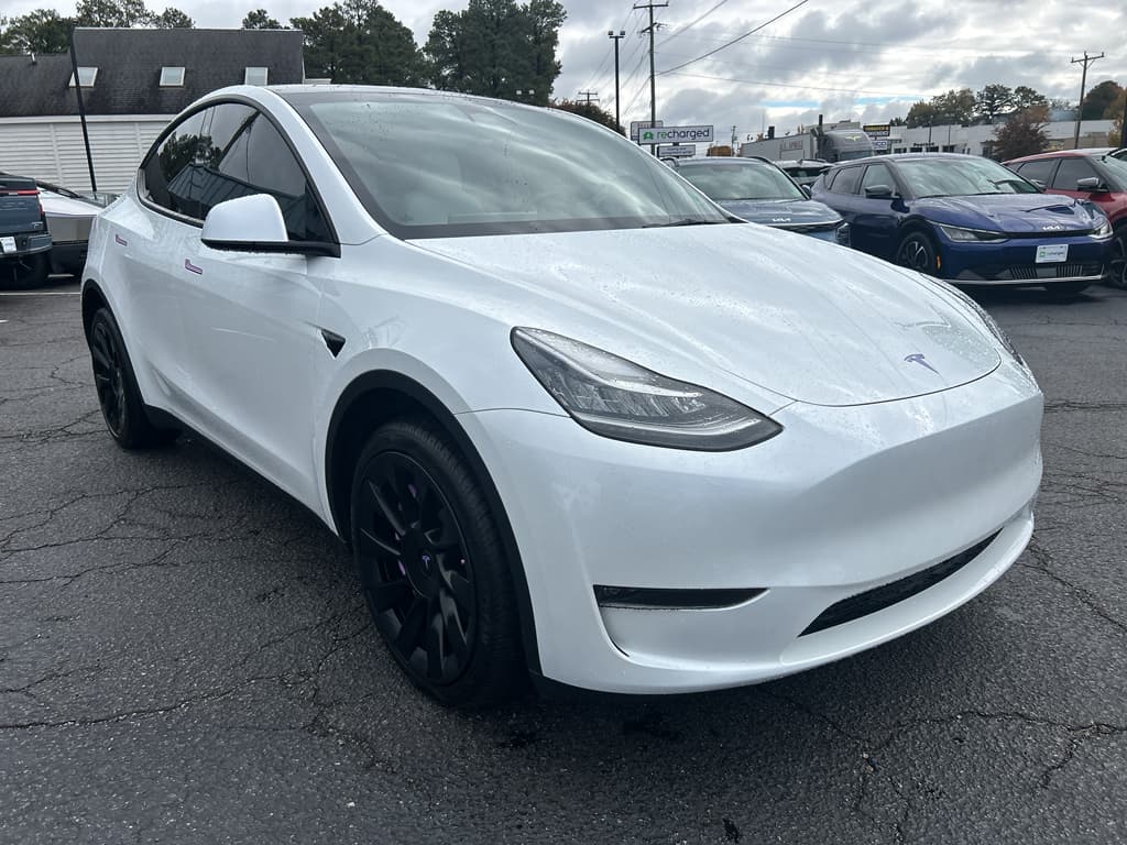 2023 Tesla Model Y view 4