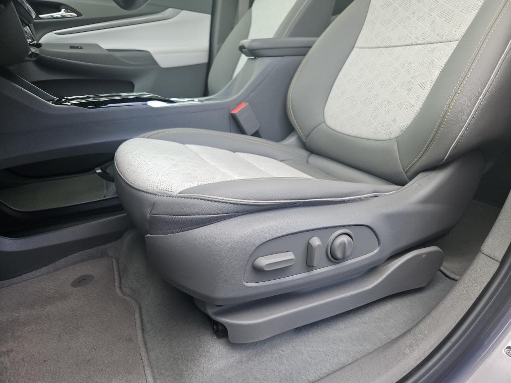 2022 Chevrolet Bolt EUV view 7