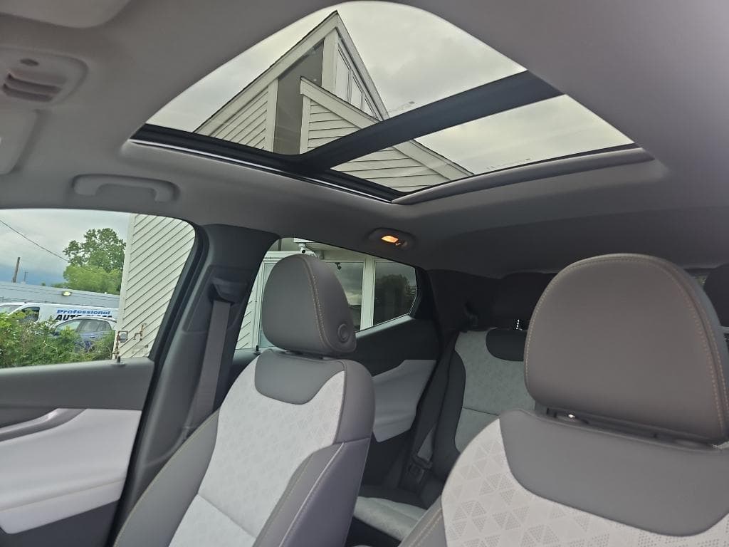 2022 Chevrolet Bolt EUV view 17