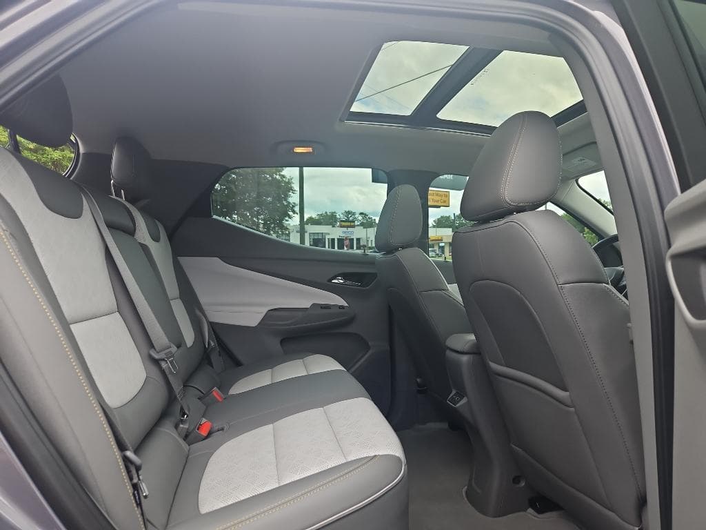 2022 Chevrolet Bolt EUV view 18