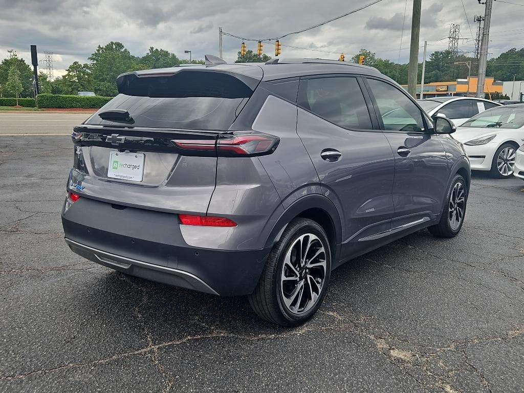 2022 Chevrolet Bolt EUV view 3