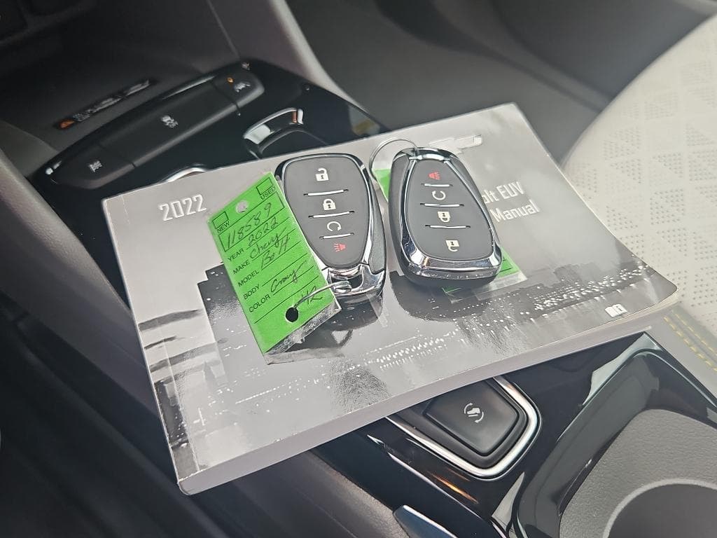 2022 Chevrolet Bolt EUV view 16