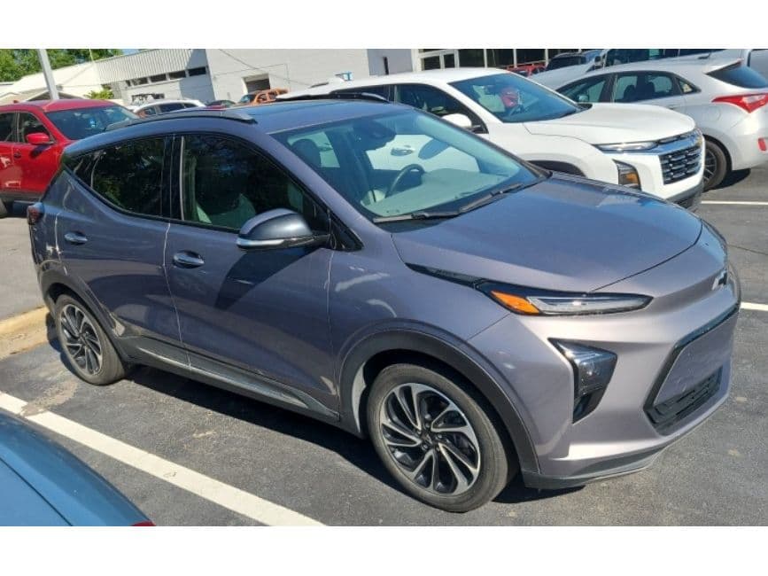 2022 Chevrolet Bolt EUV view 3