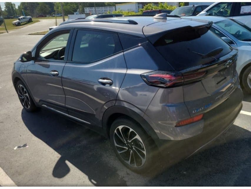 2022 Chevrolet Bolt EUV view 2