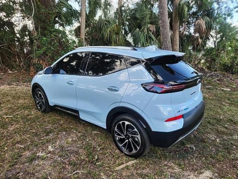 2022 Chevrolet Bolt EUV view 2