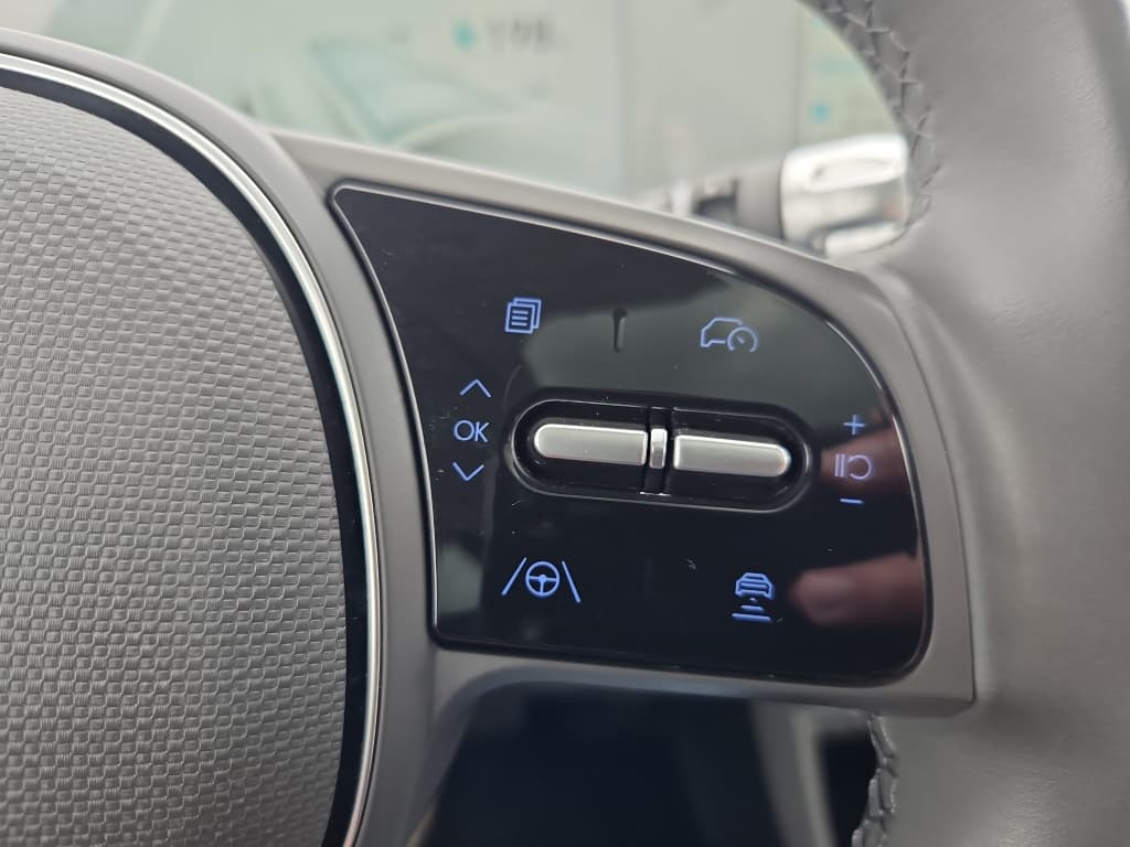 2022 Hyundai IONIQ 5 view 11