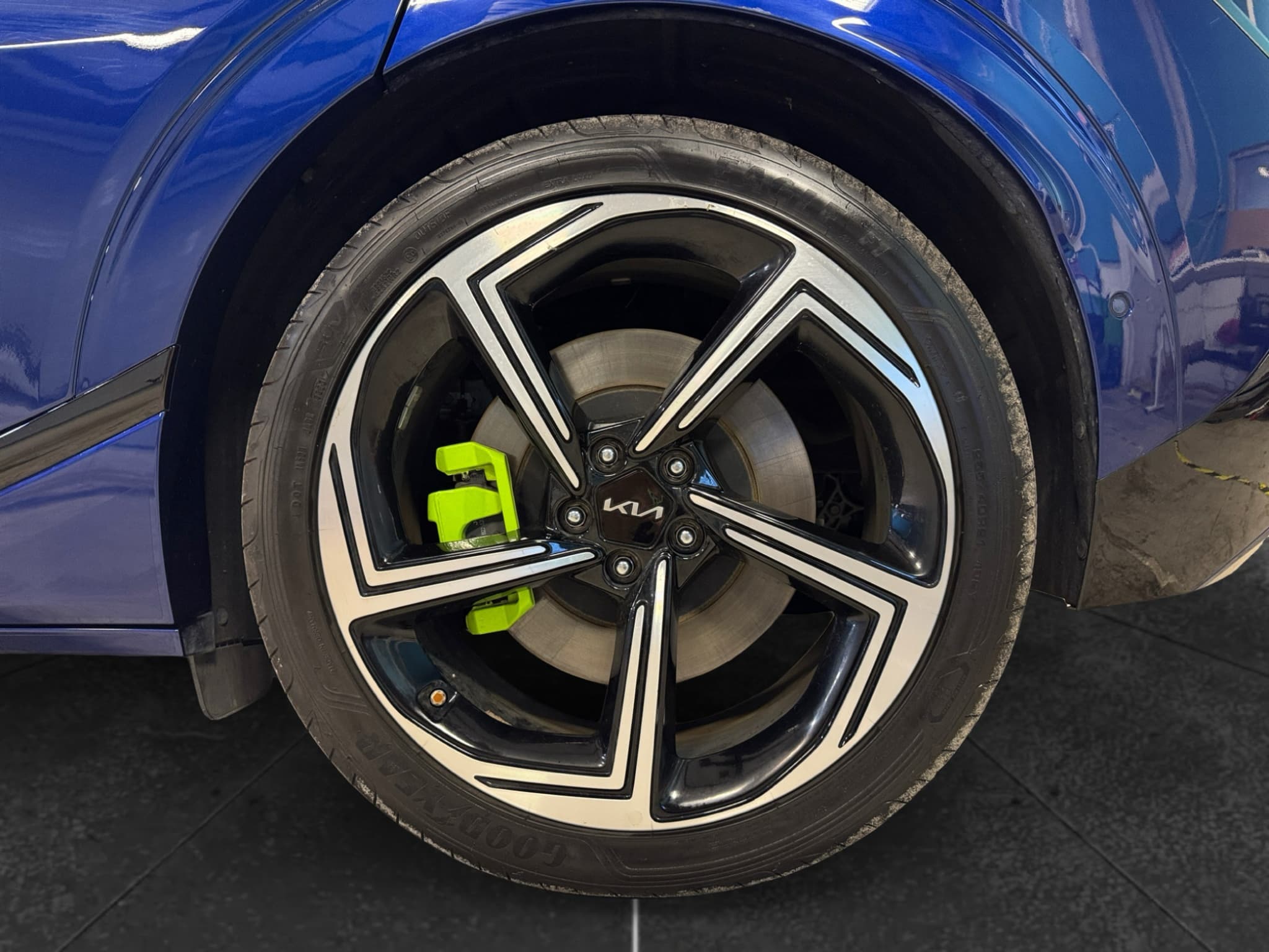 2023 Kia EV6 view 35