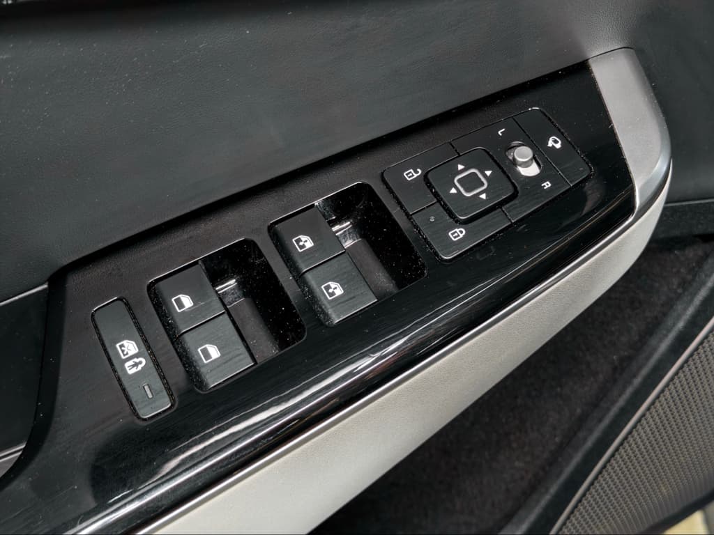 2023 Kia EV6 view 7