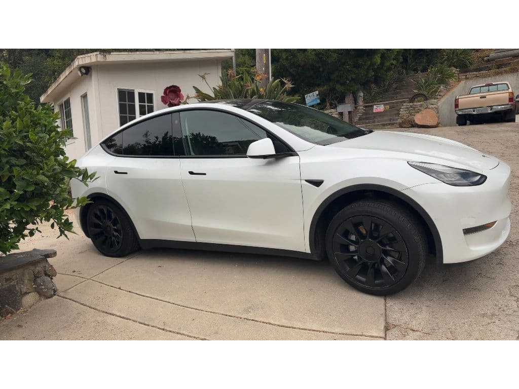 2021 Tesla Model Y view 3