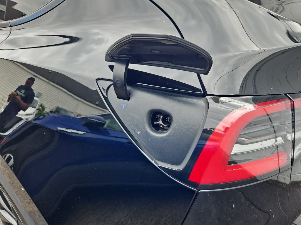2021 Tesla Model Y view 5