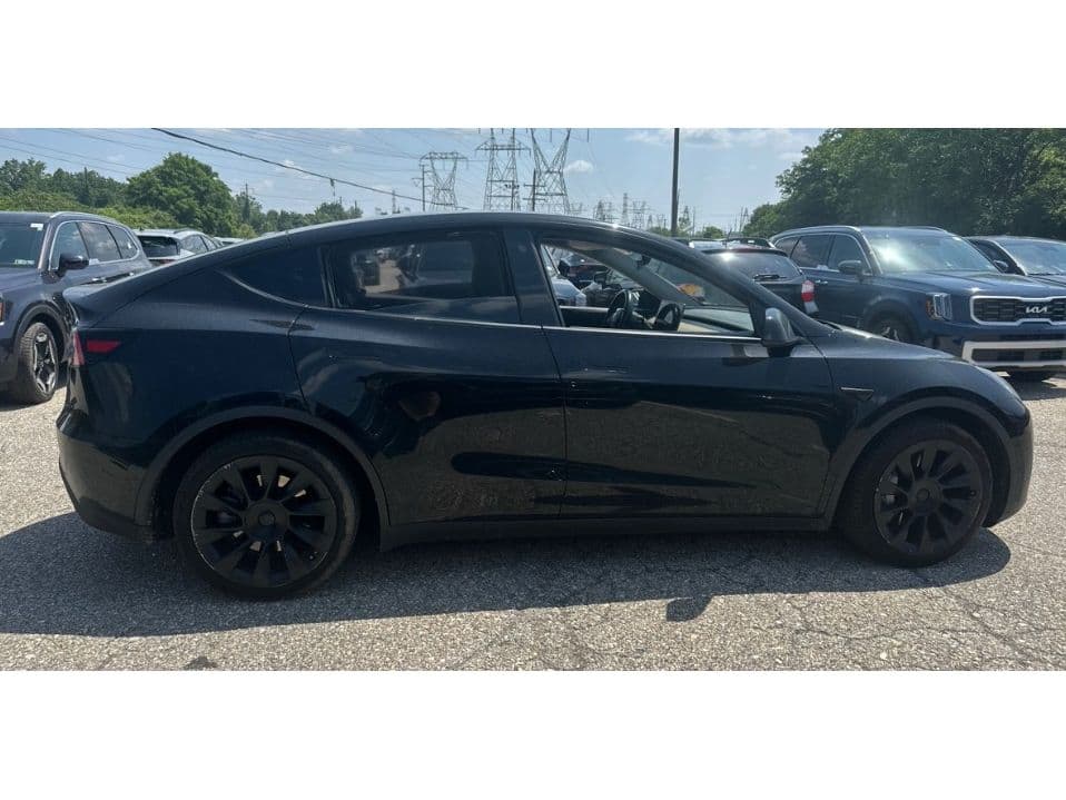 2021 Tesla Model Y view 4