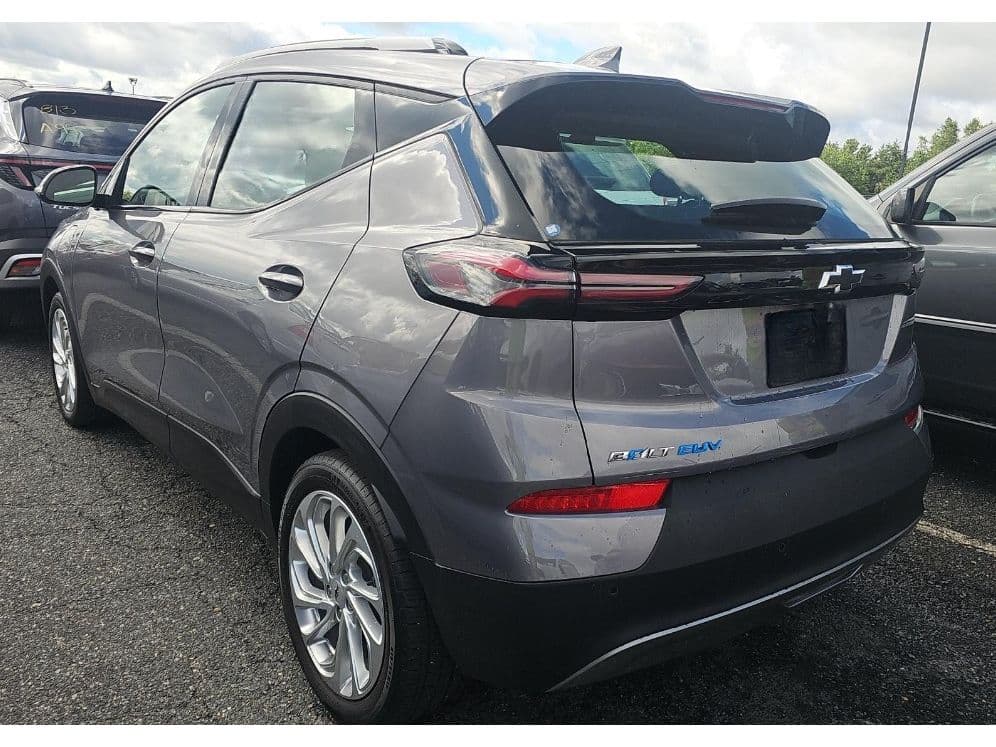 2023 Chevrolet Bolt EUV view 4