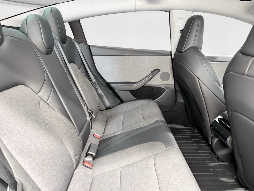 2025 Tesla Model 3 view 19