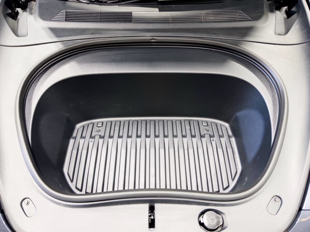 2025 Tesla Model 3 view 23
