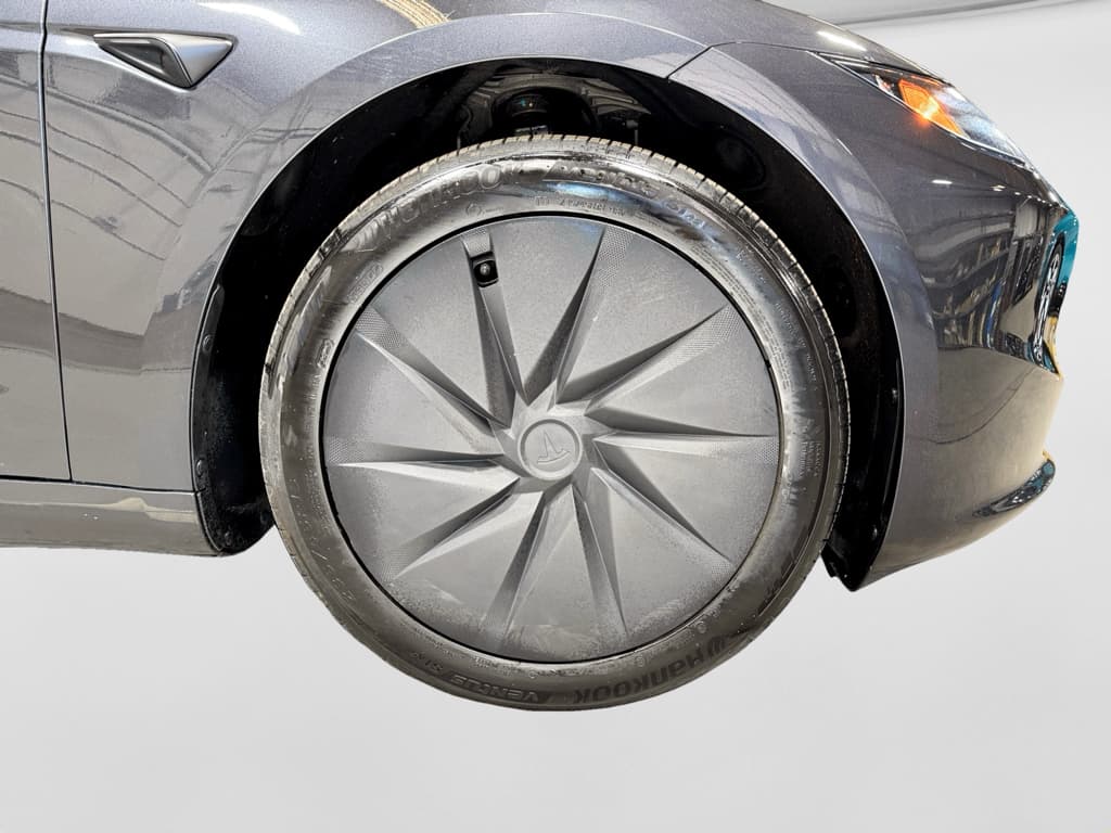 2025 Tesla Model 3 view 32