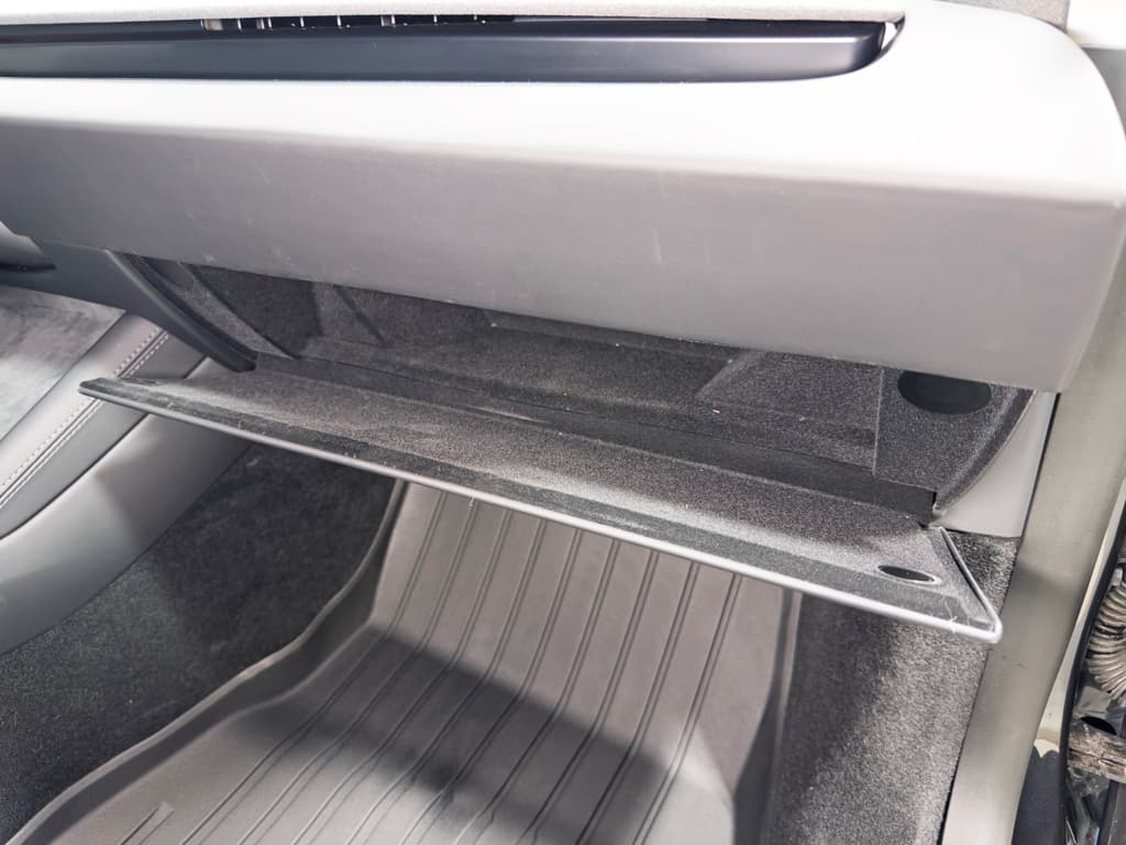 2025 Tesla Model 3 view 17