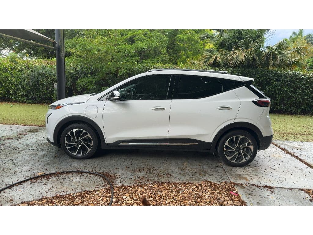 2022 Chevrolet Bolt EUV view 2