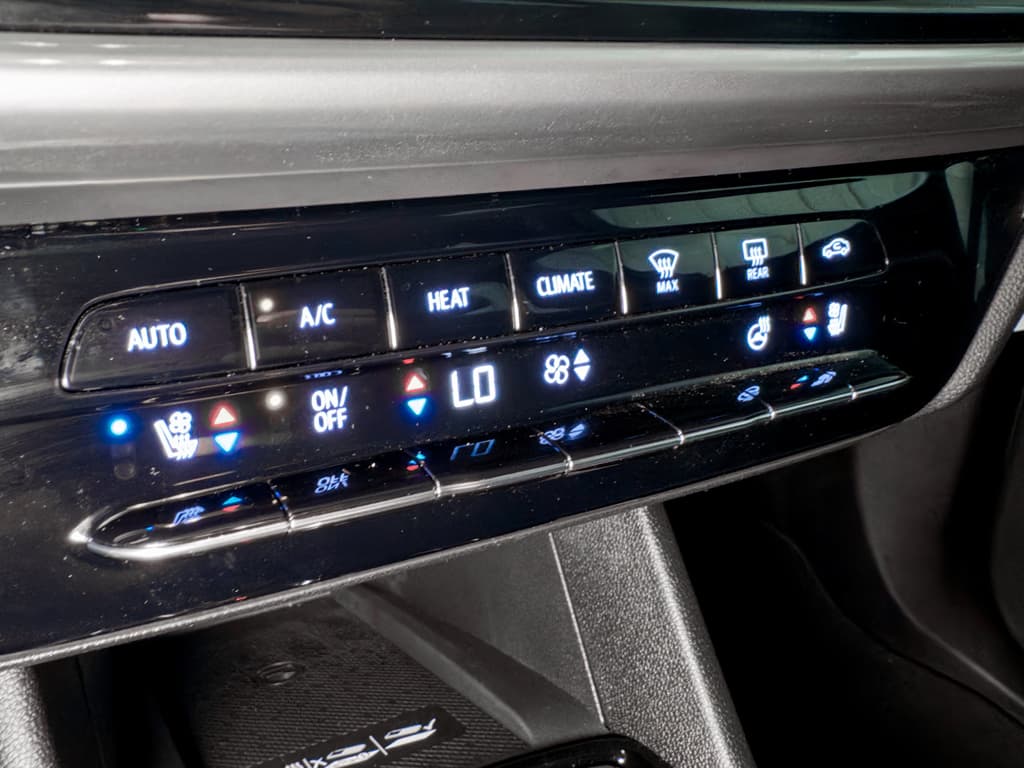 2022 Chevrolet Bolt EUV view 16