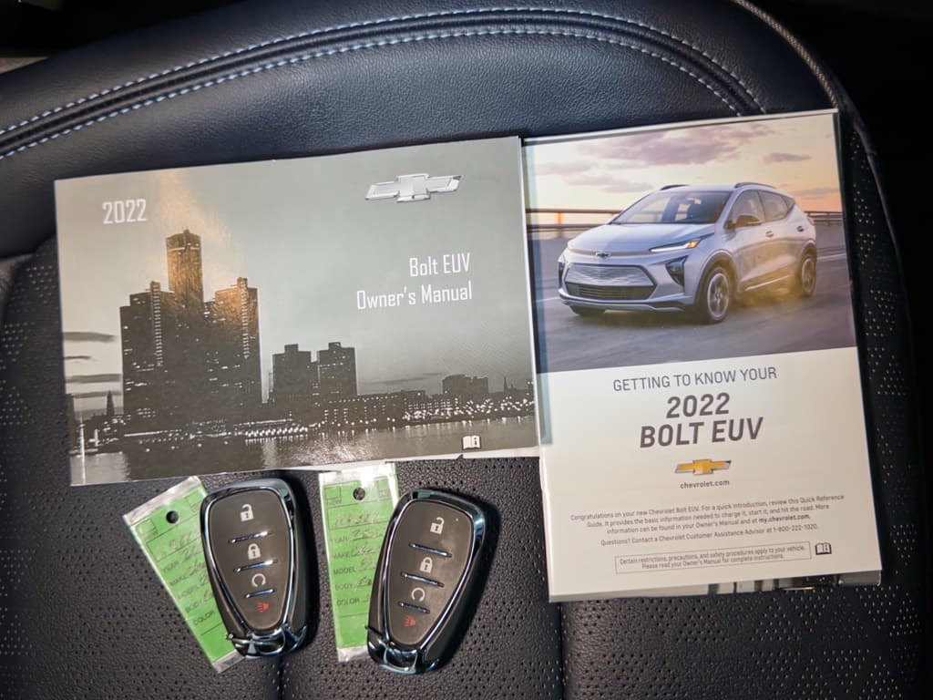 2022 Chevrolet Bolt EUV view 24