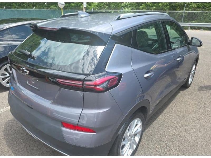 2023 Chevrolet Bolt EUV view 3