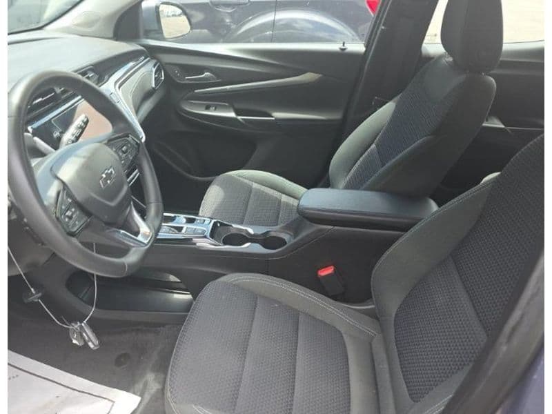2023 Chevrolet Bolt EUV view 5