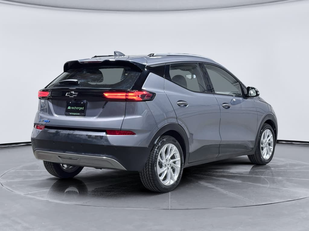 2023 Chevrolet Bolt EUV view 3