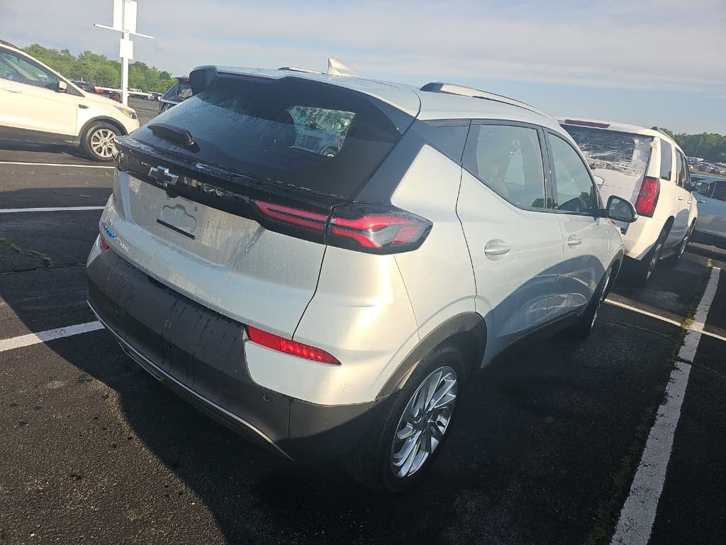 2023 Chevrolet Bolt EUV view 4