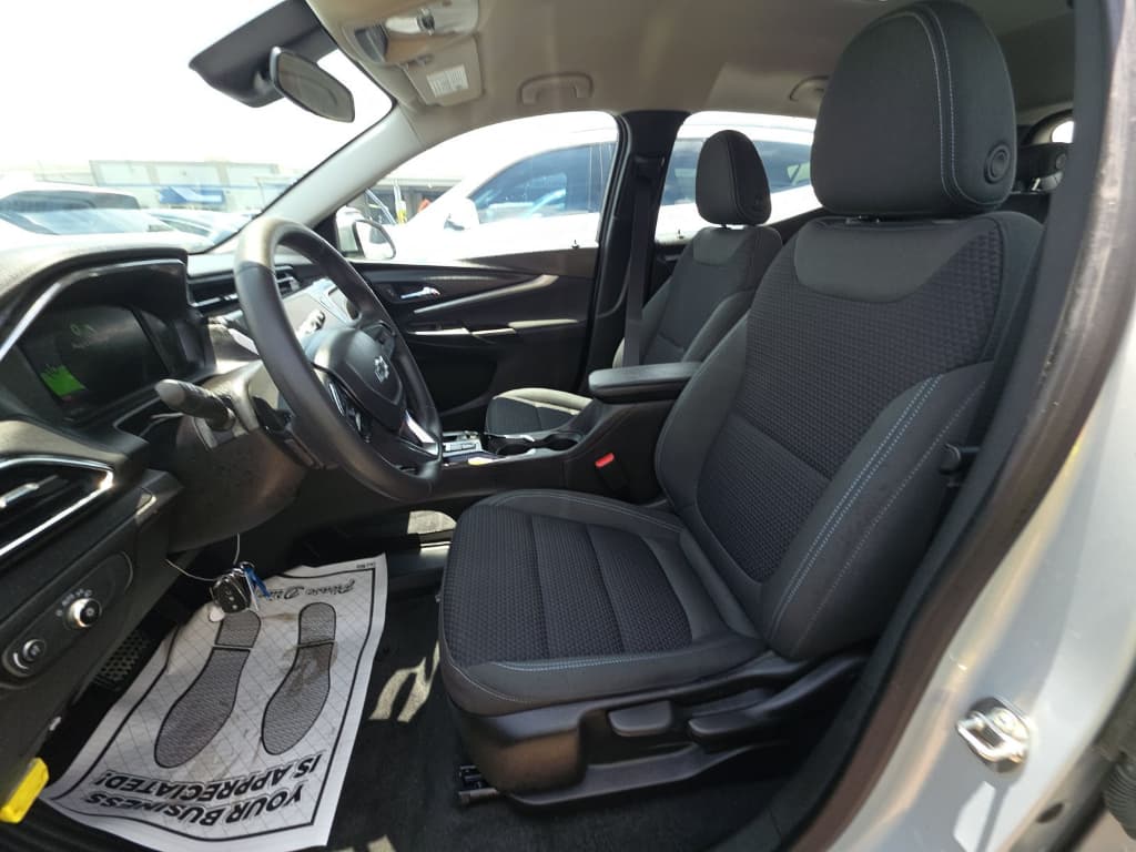 2023 Chevrolet Bolt EUV view 5