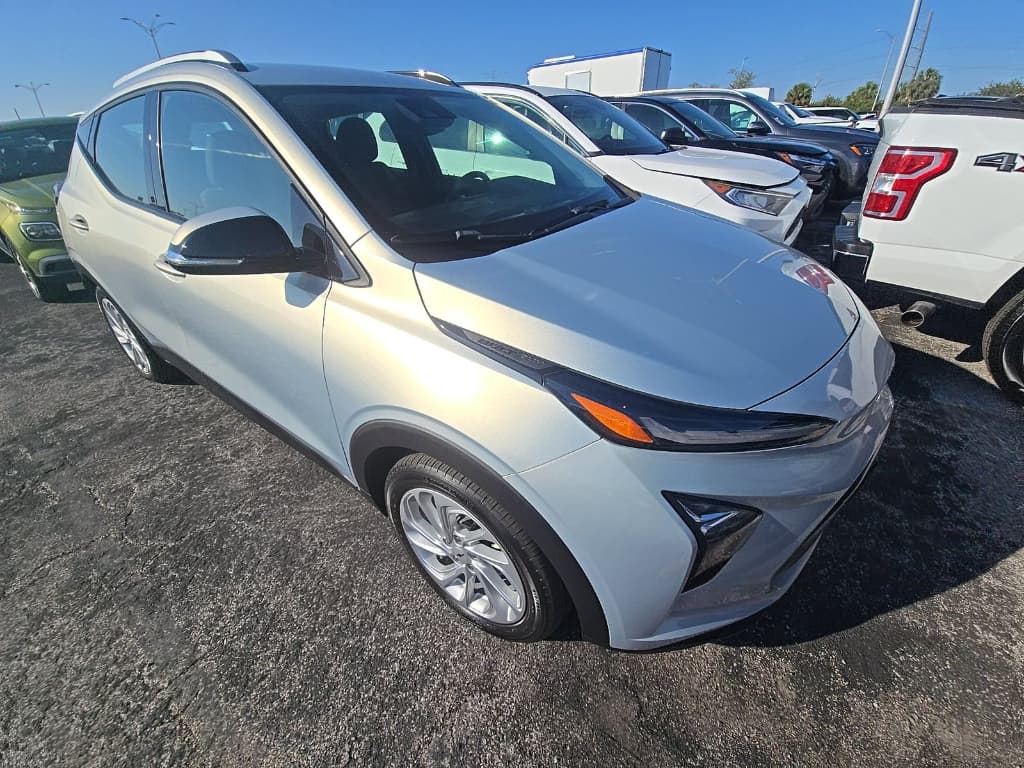 2023 Chevrolet Bolt EUV view 2