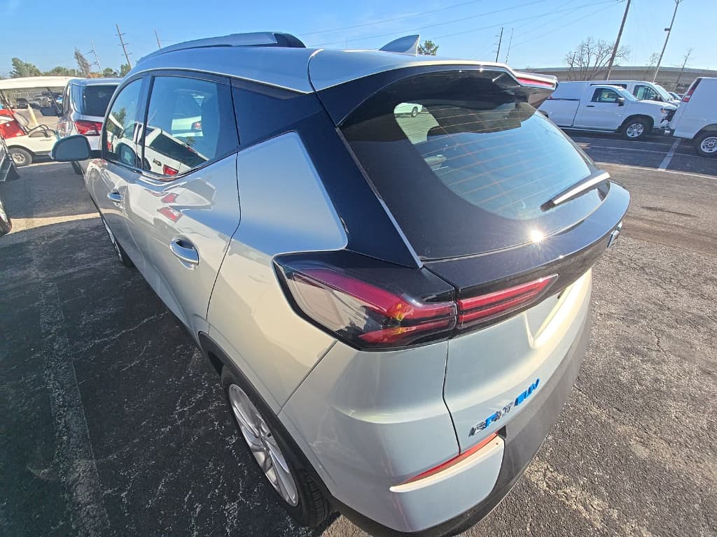 2023 Chevrolet Bolt EUV view 4