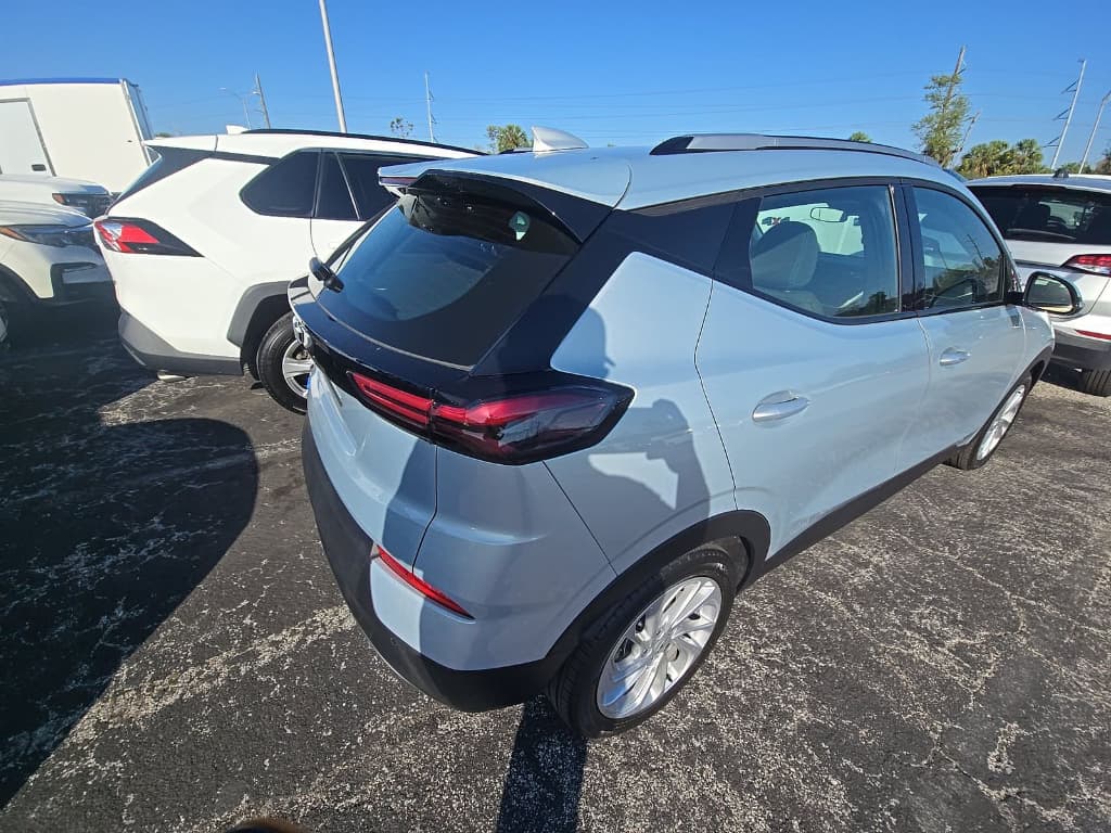 2023 Chevrolet Bolt EUV view 3