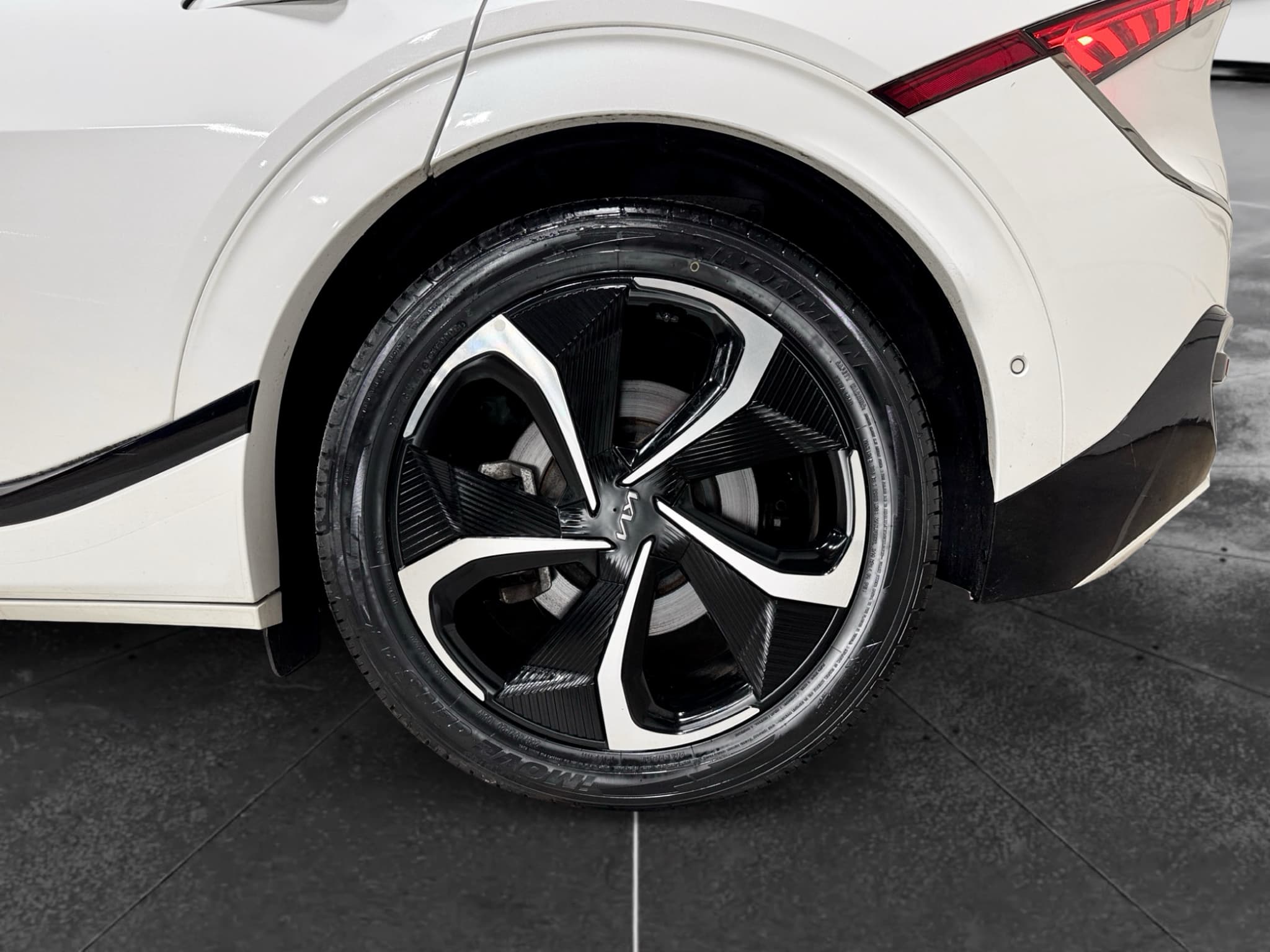 2023 Kia EV6 view 31