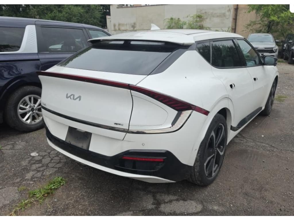 2023 Kia EV6 view 4