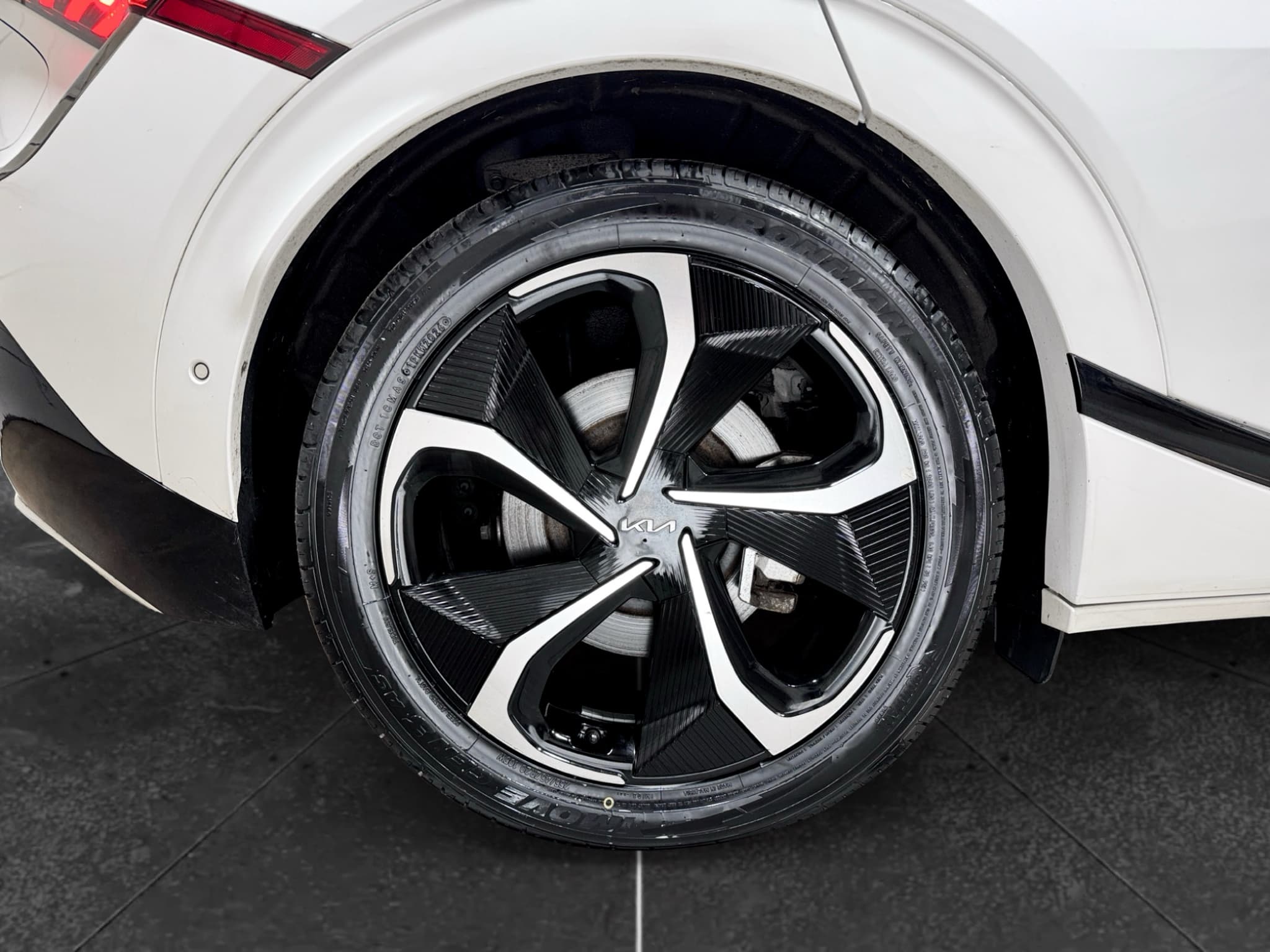 2023 Kia EV6 view 33