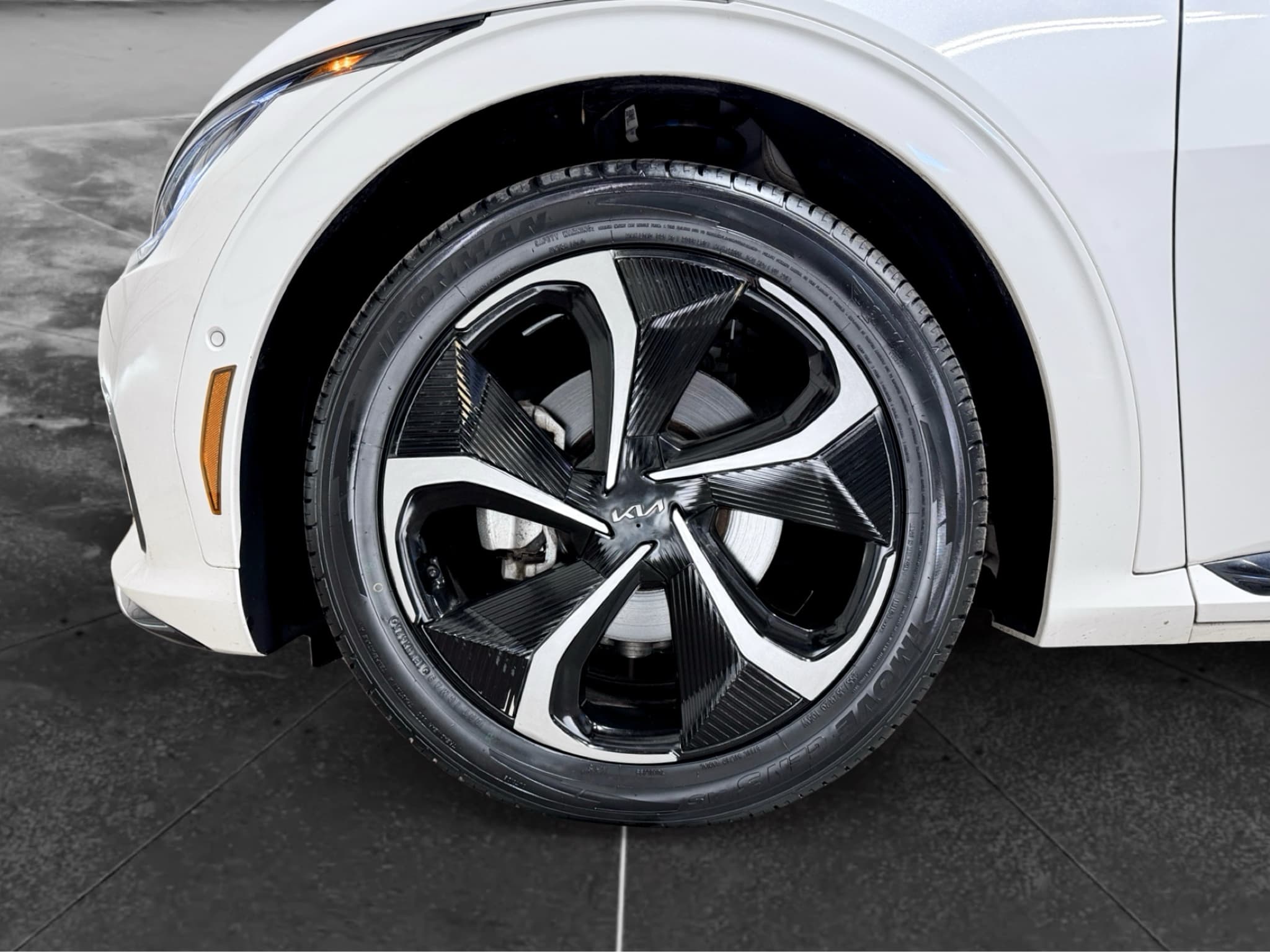 2023 Kia EV6 view 29