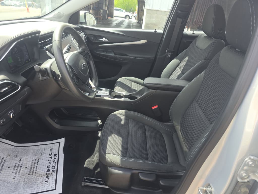 2023 Chevrolet Bolt EUV view 5