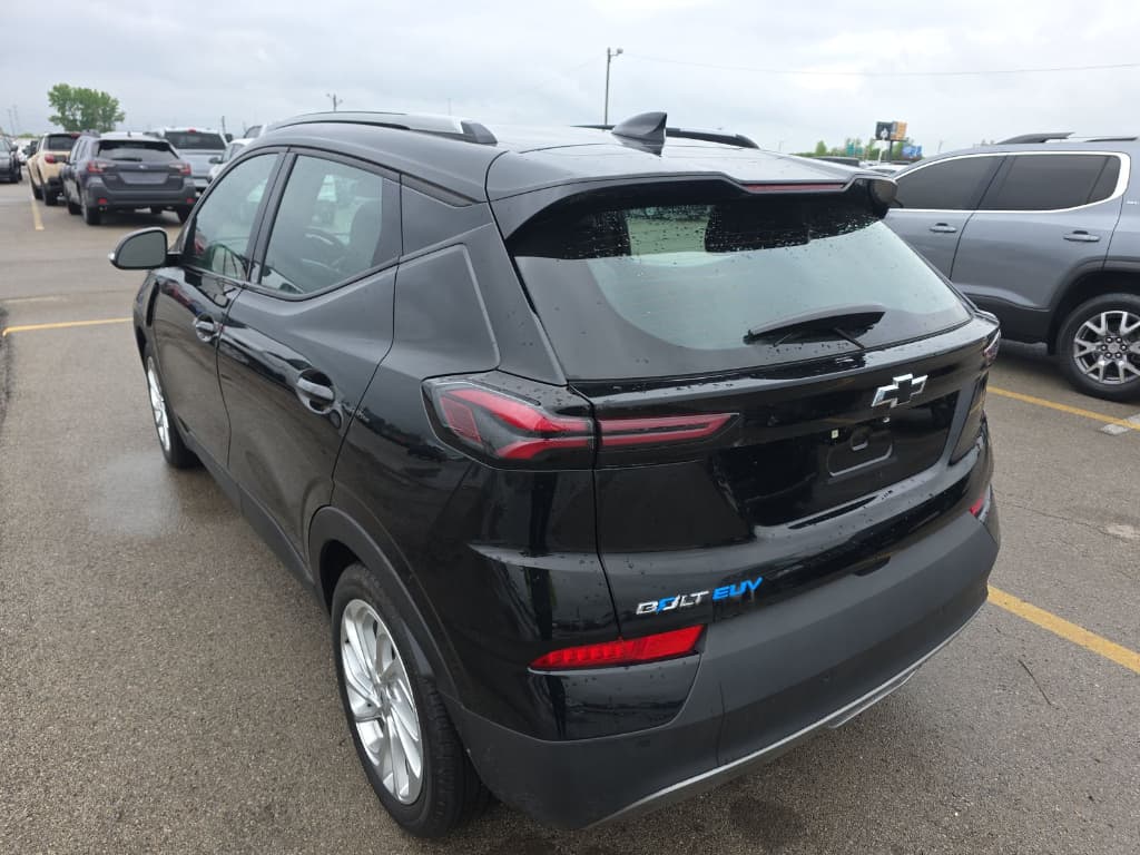 2023 Chevrolet Bolt EUV view 4