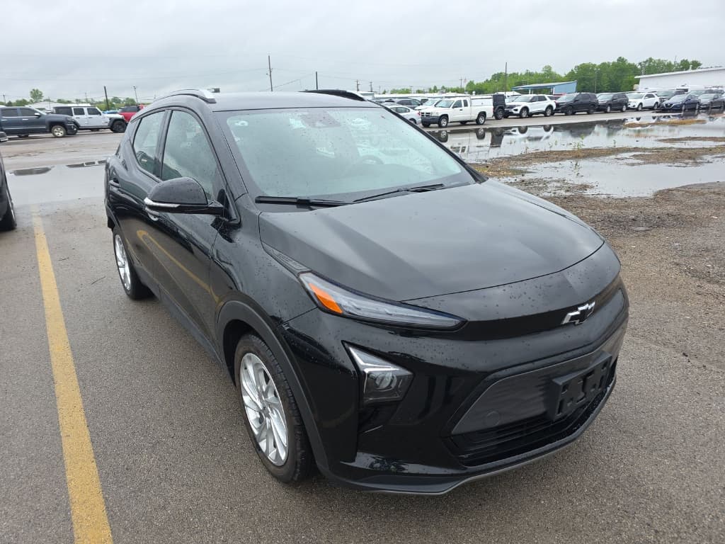 2023 Chevrolet Bolt EUV view 2