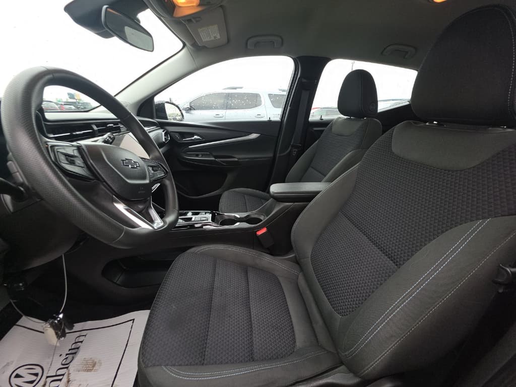 2023 Chevrolet Bolt EUV view 5