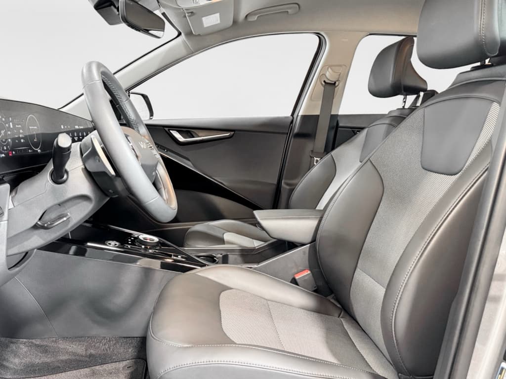2024 Kia Niro EV view 17