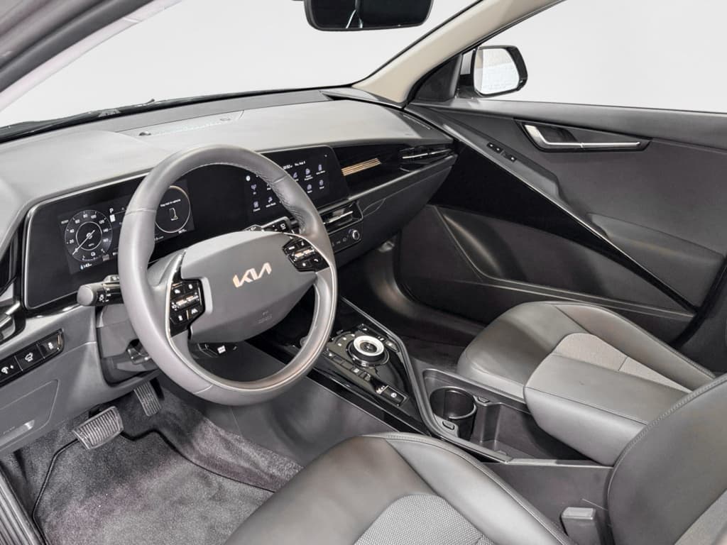 2024 Kia Niro EV view 18