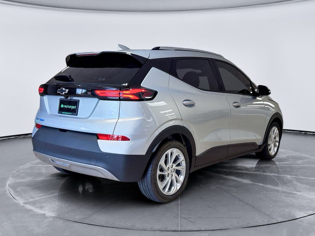 2023 Chevrolet Bolt EUV view 3